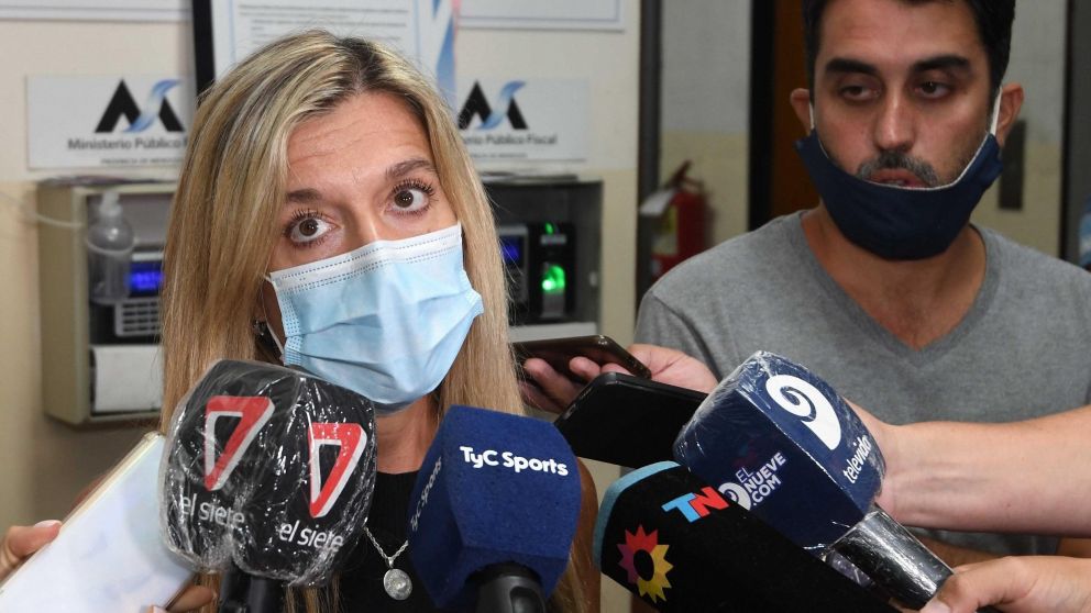 Claudia Ríos, la fiscal de Homicidios que atiende la causa, hablando con la prensa.