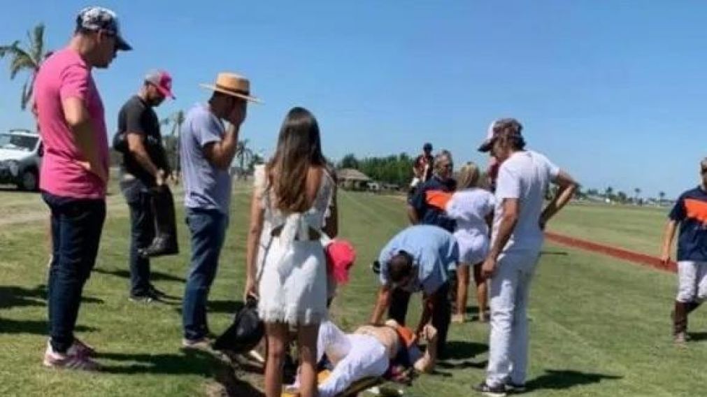 Así asistían al abogado Fernando Burlando tras el accidente. (@MarcelaTauro)