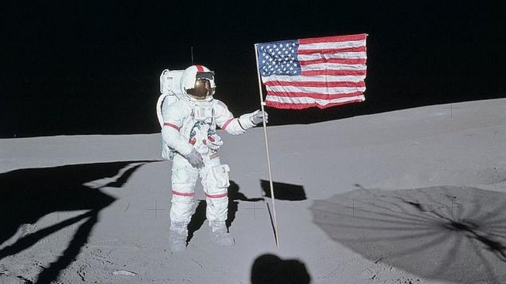 Alan Shepard en la misión Apolo 14 que llegó a la luna.