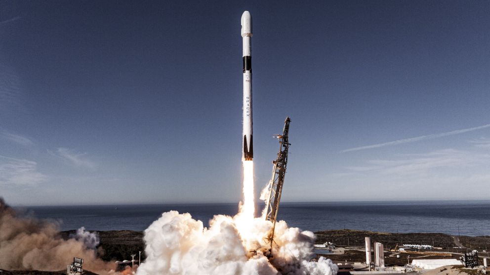 La compañía del magnate Elon Musk puso en órbita 60 satélites para ampliar su red Starlink