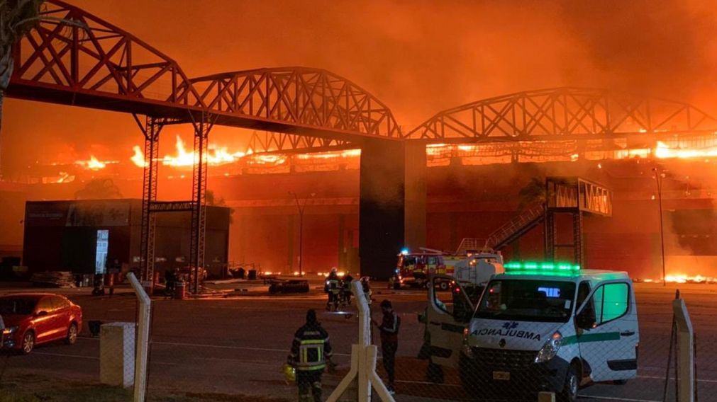 El fuego se habría iniciado en las oficinas del autódromo de Temas de Río Hondo (Gentileza @AlbertFabrega).