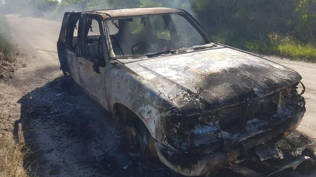 La camioneta incinerada en donde se encontró el cuerpo (Red 92 de La Plata)
