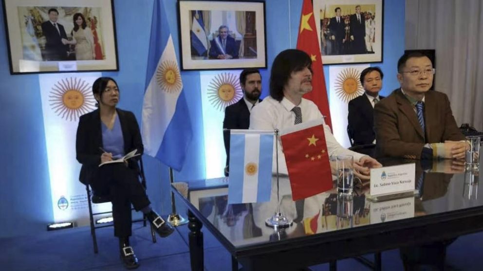 Argentina y empresa china firman acuerdo para producir veh�culos el�ctricos en el pa�s.