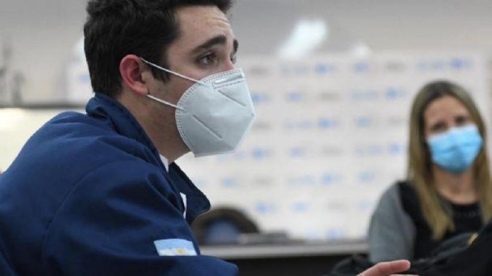 El falso médico impartiendo indicaciones al COE de Córdoba en plena pandemia.