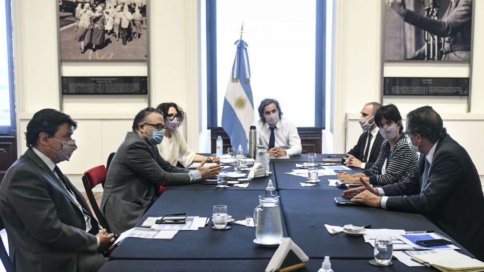 En el Presupuesto el gobierno pautó un incremento real de los salarios de 3 y 4 puntos.