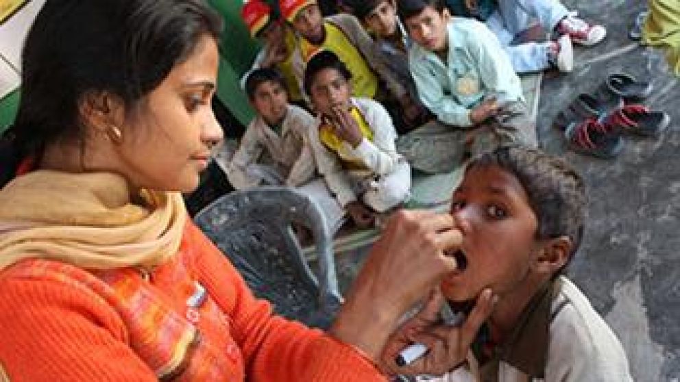 Doce niños indios fueron internados tras recibir desinfectante en lugar de una vacuna contra la polio.