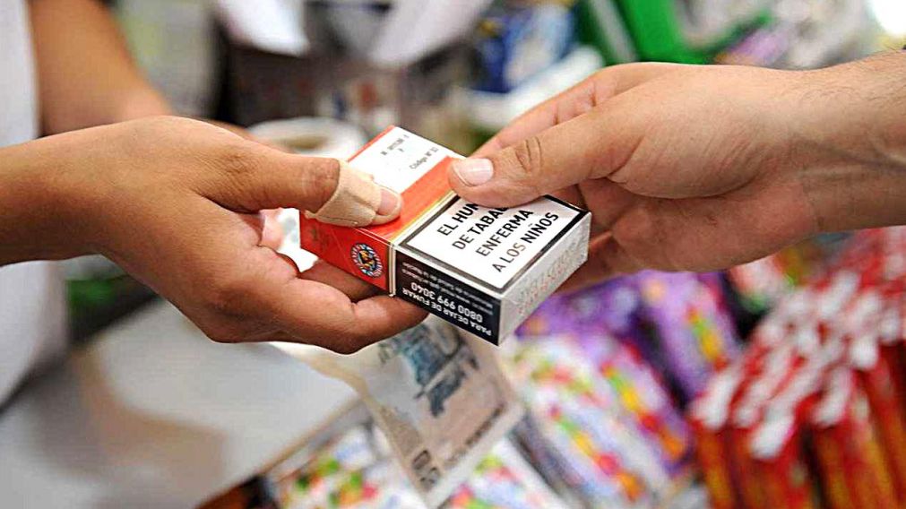 La caída del consumo de cigarrillo oscila el 30 por ciento (Imagen ilustrativa).