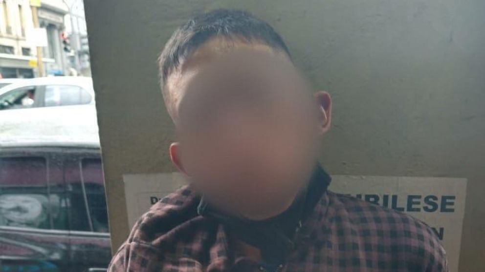 Tras una breve persecución, los efectivos policiales lograron capturar al ladrón.