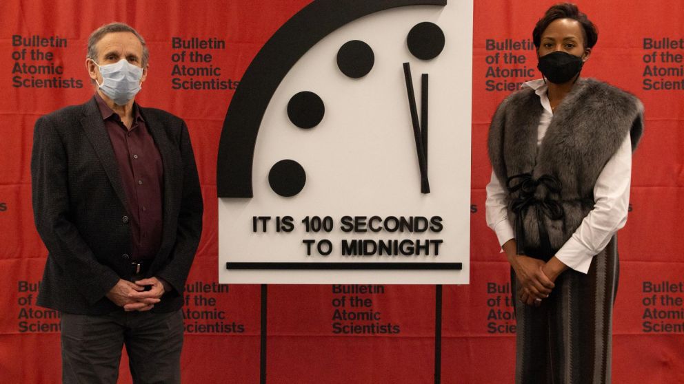 Científicos mantienen detenido al reloj simbólico del Apocalipsis. (Télam)