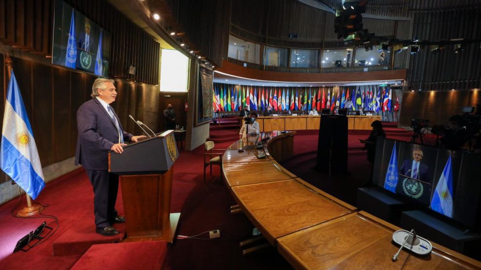 Alberto Fernández en la CEPAL, durante el segundo día de su visita a Chile.