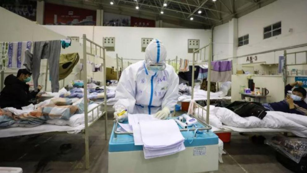 Miles de personas pasaron por los consultorios en China (Twitter).