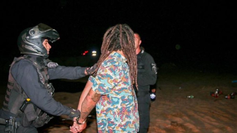 Así se llevaban detenido a uno de los supuestos organizadores.