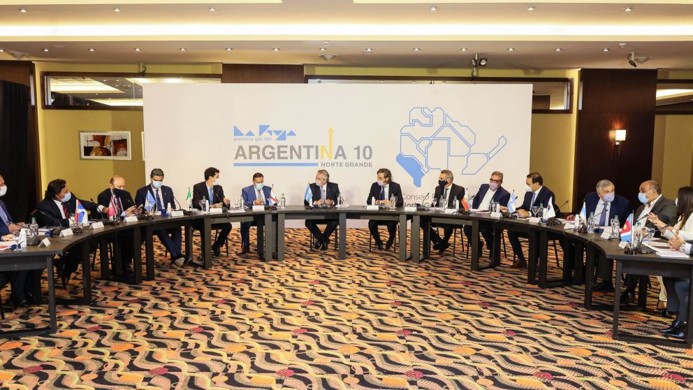 El presidente Alberto Fernández con gobernadores en La Rioja.