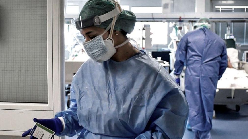 De las 425 nuevas muertes notificadas por coronavirus�, 244 son hombres y 164� son mujeres. (T�lam)