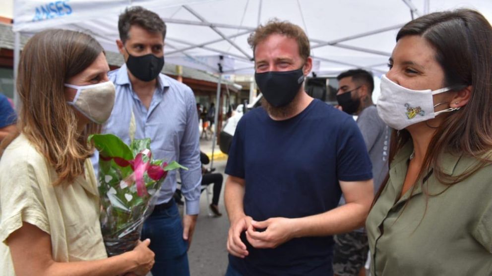 Otermín destacó la campaña de vacunación en la Provincia y la temporada en La Costa