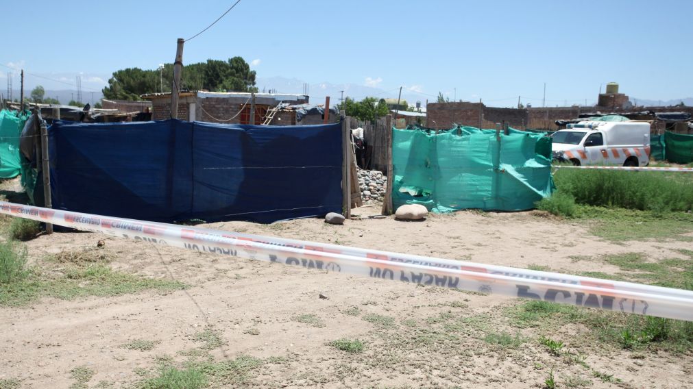 La polic�a cient�fica trabaja en el lugar del crimen (Diario El Sol)