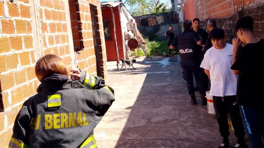Momentos de tensión en Quilmes Oeste por el incendio de una vivienda