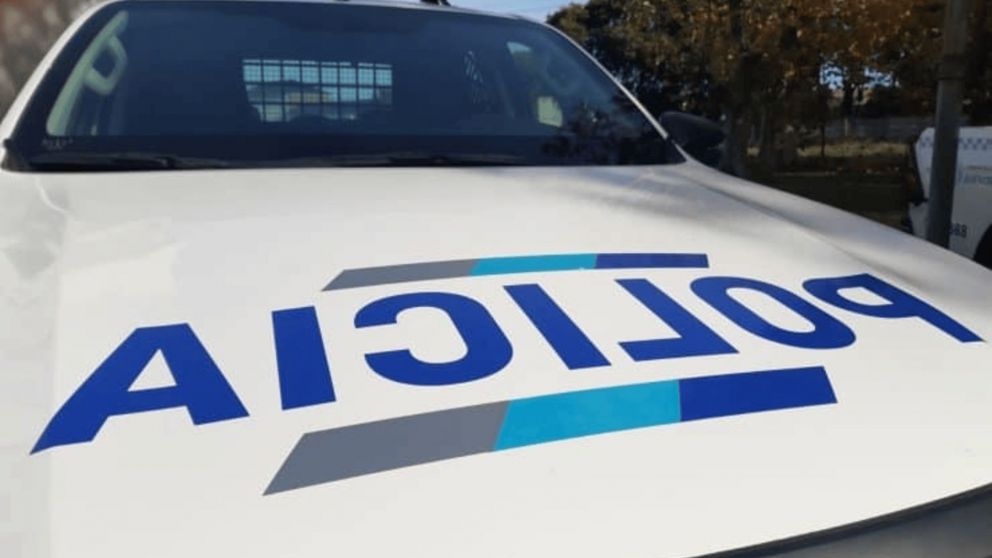Escena de violencia extrema: agresión, detención y ataque a un policía