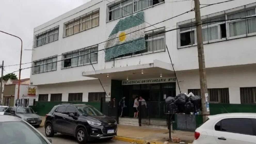 Jornada de reflexión y dolor: suspenden las clases en la Secundaria N°15 por la muerte de una estudiante