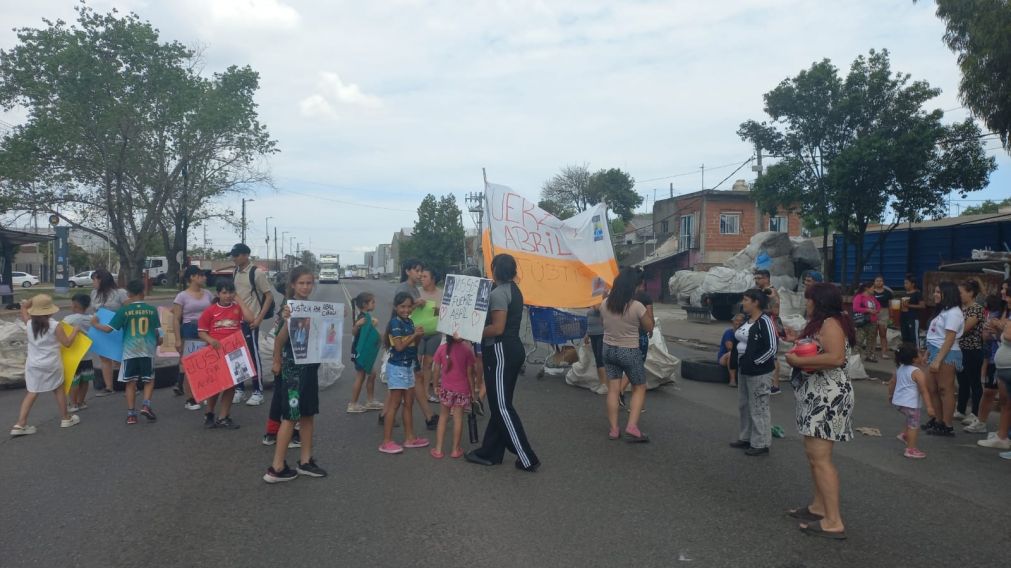 Indignaci�n por el caso de Abril, la nena atropellada por una moto: intensa b�squeda del conductor