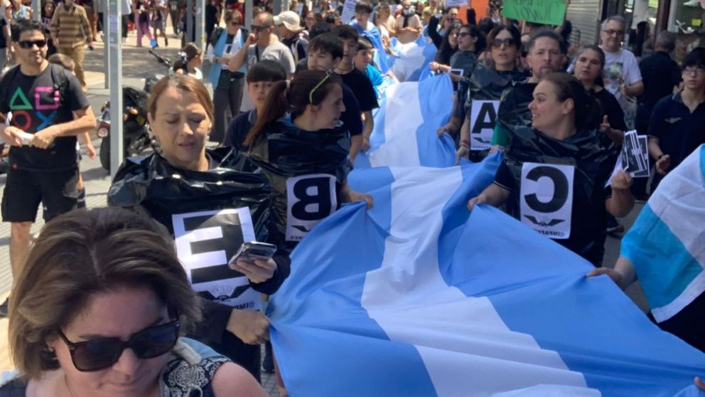 La comunidad educativa de la IMPA se manifestó por Quilmes Centro: el motivo