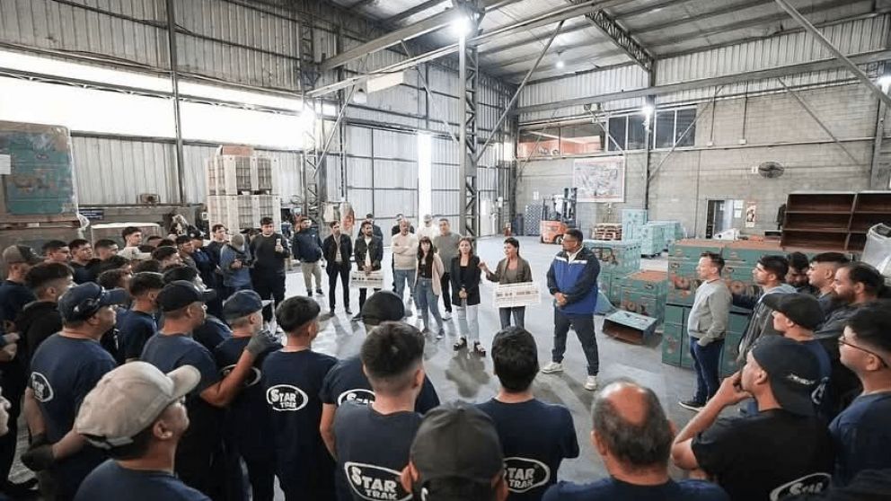 Mayra Mendoza y Vanesa Siley se reunieron con gremios de Quilmes