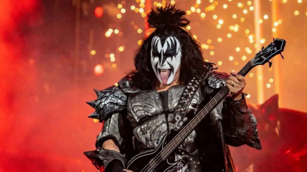 Gene Simmons, el líder de Kiss, chocó con su auto: se desmayó manejando y tuvo que ser hospitalizado.