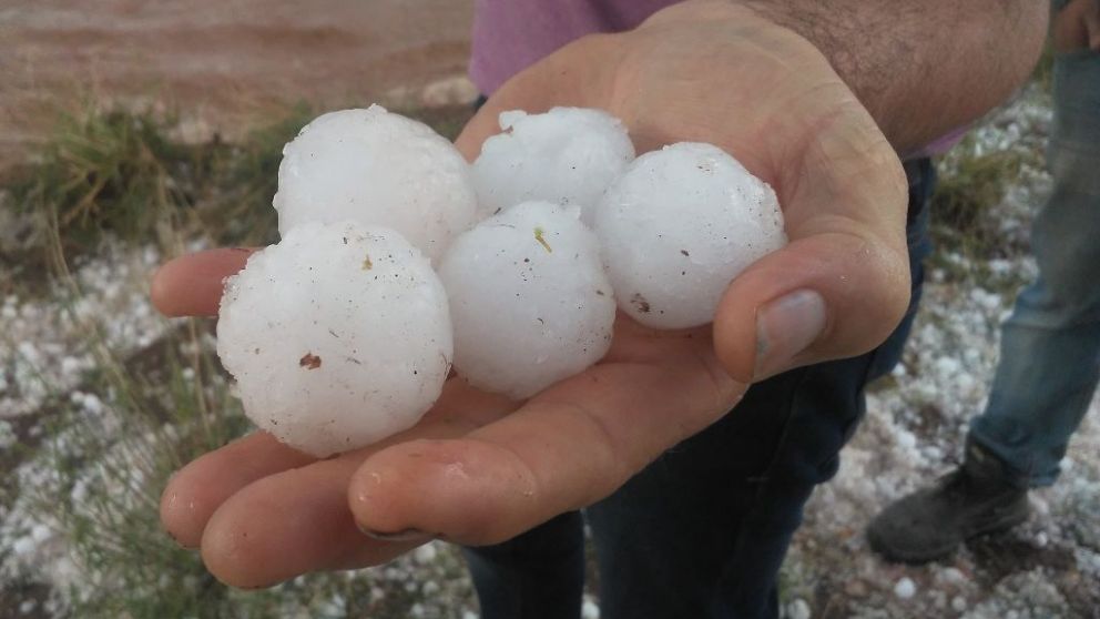 Una tormenta granicera de gran tamaño azotó a varias localidades de Mendoza (Twitter).