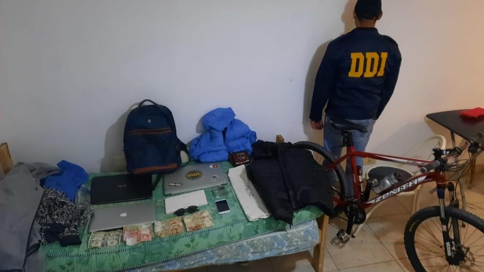 Parte de los objetos que fueron secuestrados en poder de los integrantes de la banda de ladrones.