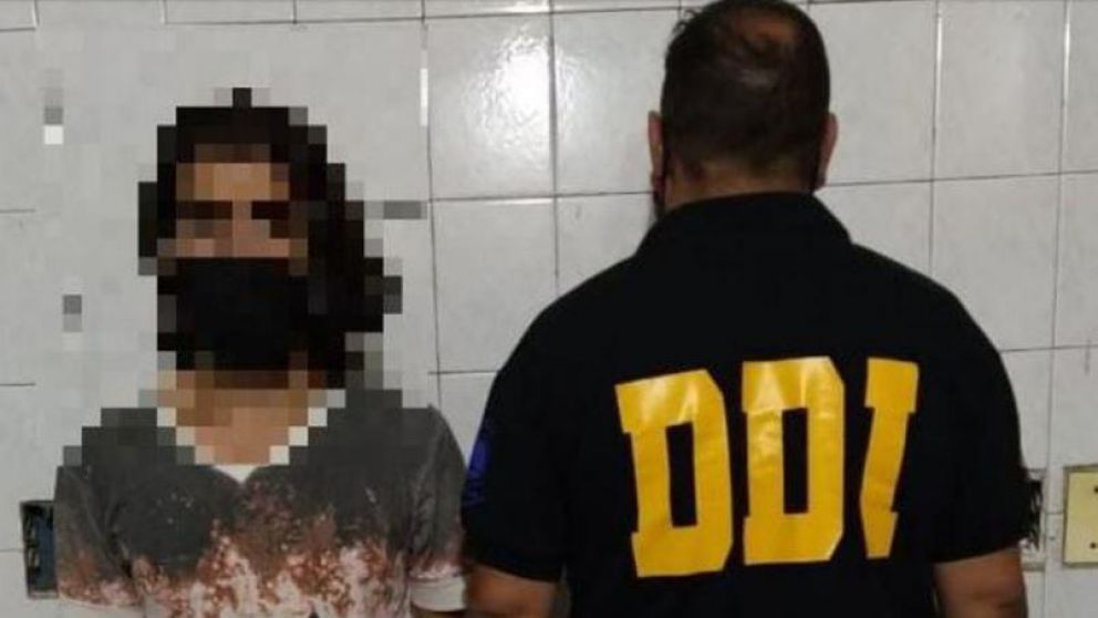 El detenido de 19 años enfrenta serios cargos (Twitter).