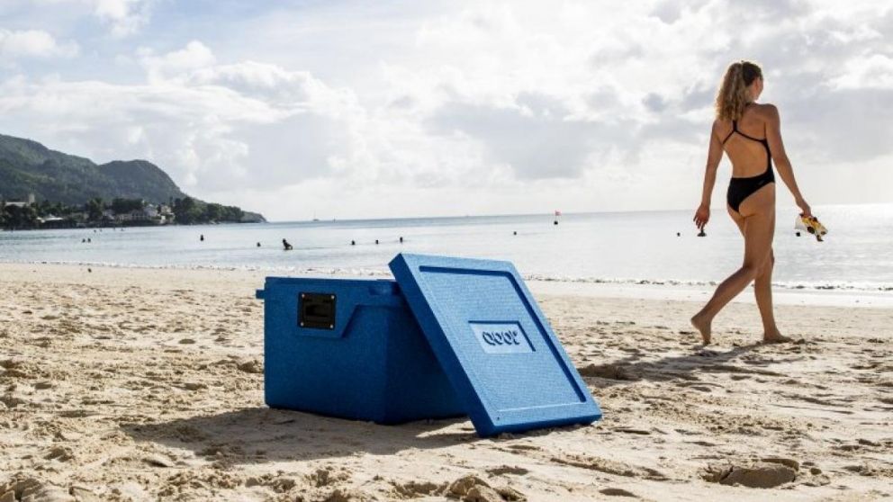 Con la heladerita playera a todas partes.