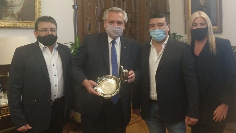 Alberto Fernández recibió al secretario general de UATRE, José Voytenco.