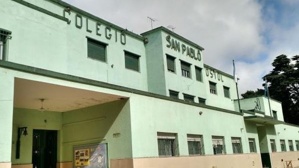 Una escuela con "actividad", pero sin personas: el fantasma de la hamaca.