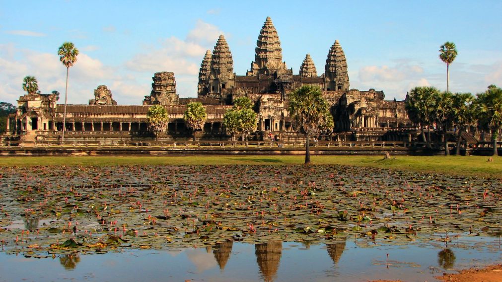 La importancia de este conjunto de templos es tal que est�n presentes en la bandera de Camboya.