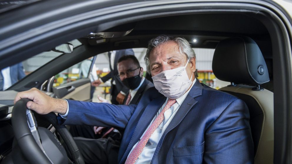 Alberto Fernández en una planta del municipio bonaerense de Baradero.