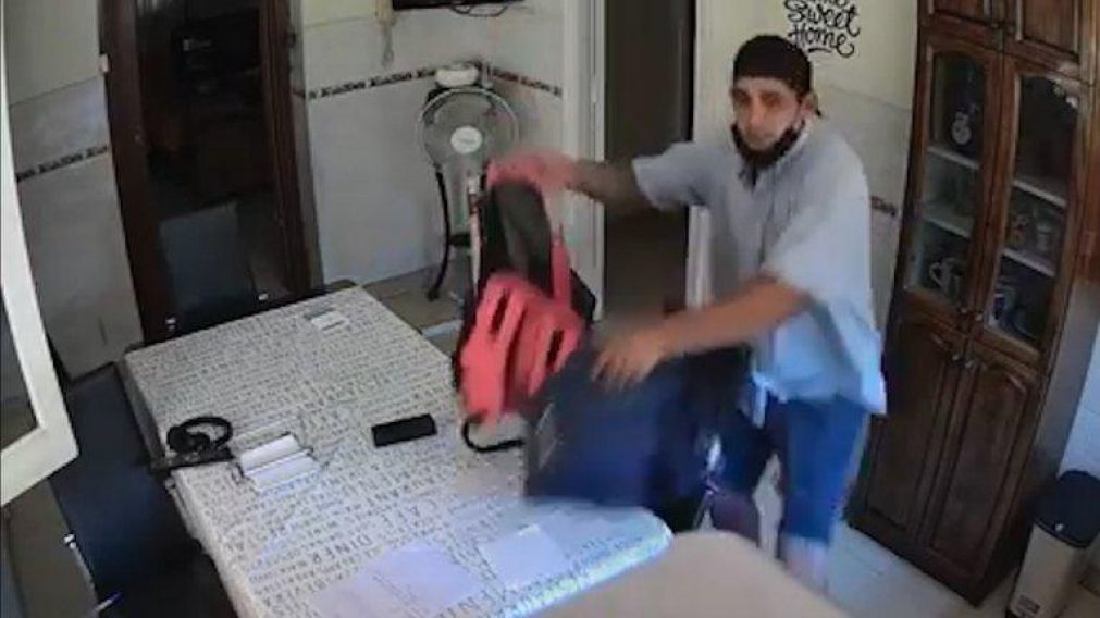 El ladr�n ingres� por una ventana y se llev� todas las pertenencias de la mujer (Captura).