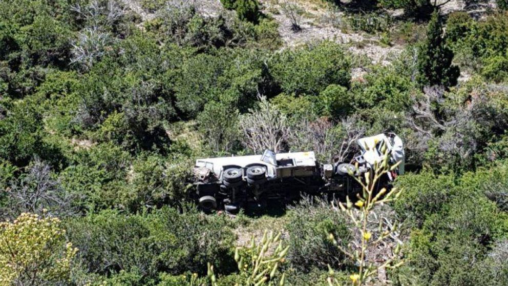 El camión siguió de largo en una curva de la ruta patagónica.