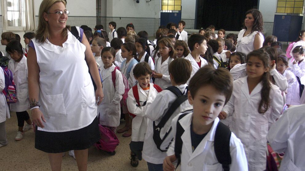 Protocolo escolar: asistencia al 50%, recreos escalonados y sin juguetes