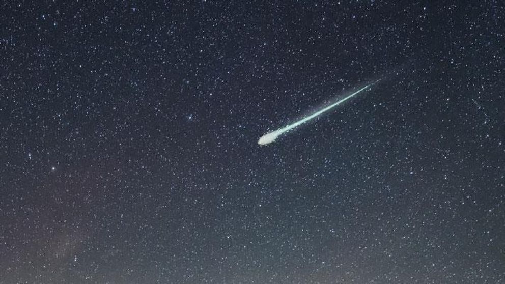 El meteorito surca los cielos y de explotar, puede ser muy peligroso (Imagen ilustrativa).