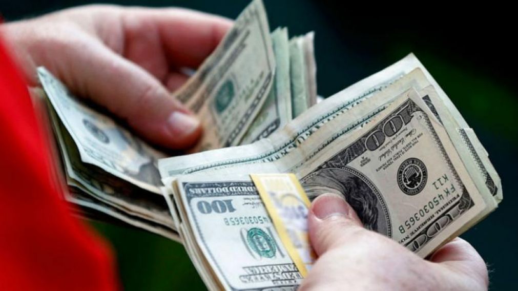 El dólar abrió este lunes a $84 para la compra y a $90 para la venta (Imagen ilustrativa).