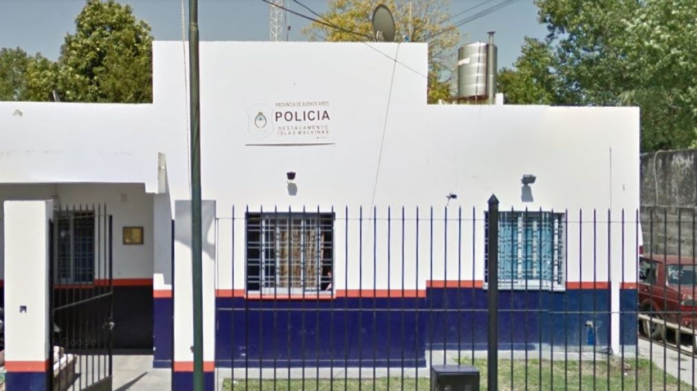 Los policías del destacamento Islas Malvinas investigan el asesinato del muchacho de 28 años.