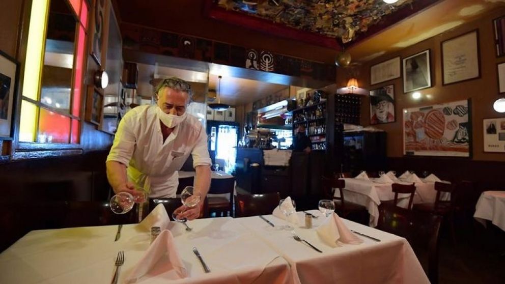 Advertencia de gastronómicos por el toque de queda nocturno.