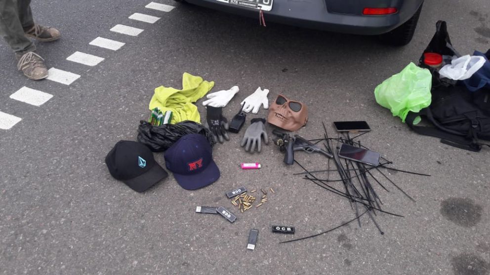 Estos son los diversos objetos que fueron incautados en poder de los delincuentes.