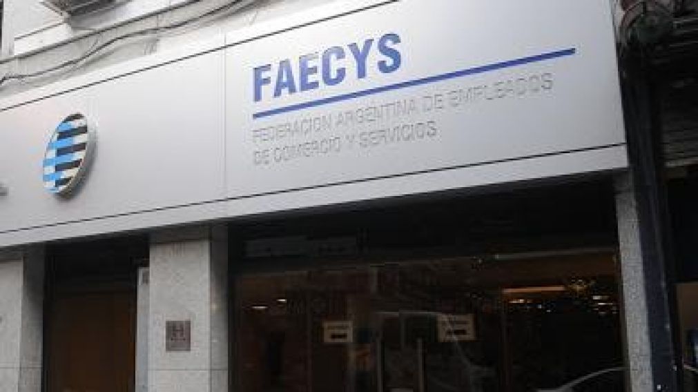 Faecys inició negociaciones con las cámaras para recomponer el salario.