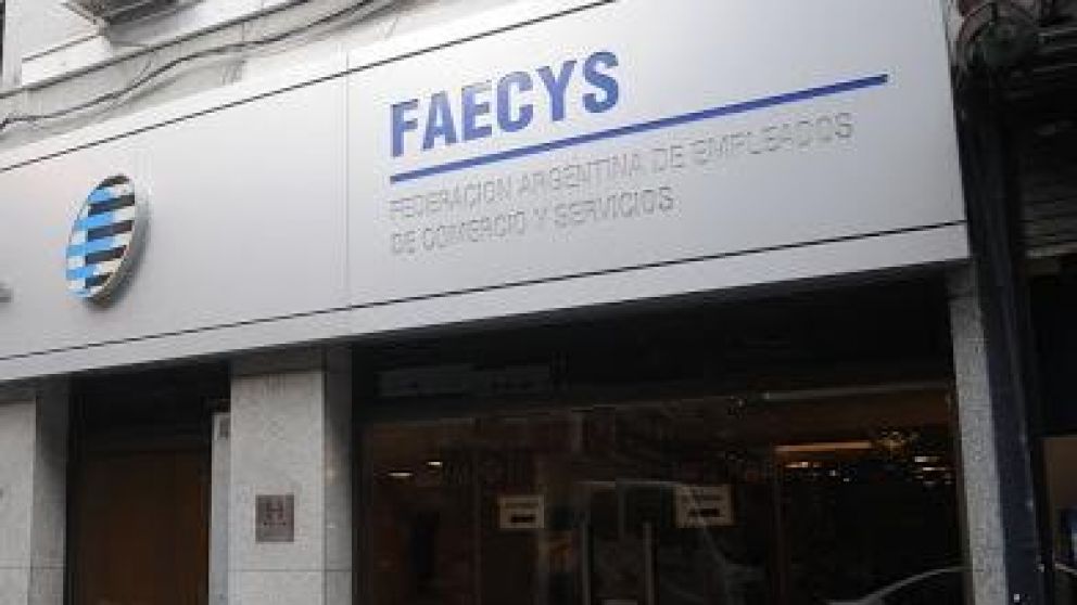 Faecys inició negociaciones con las cámaras para recomponer el salario.