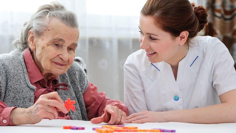 ¡A prestar atención a nuestros mayores! (Imagen ilustrativa).