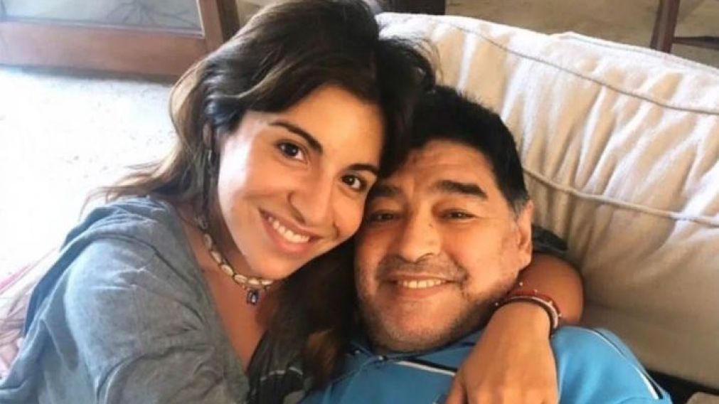 Gianinna Maradona junto a Diego.