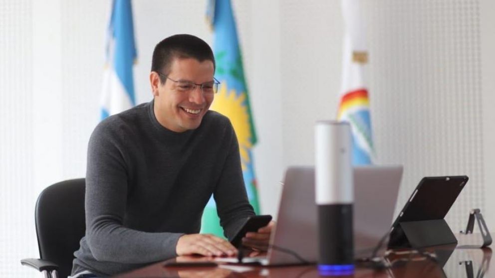 Intendente del Partido de la Costa: "Me apliqué la vacuna y no me levanté con ideas comunistas".