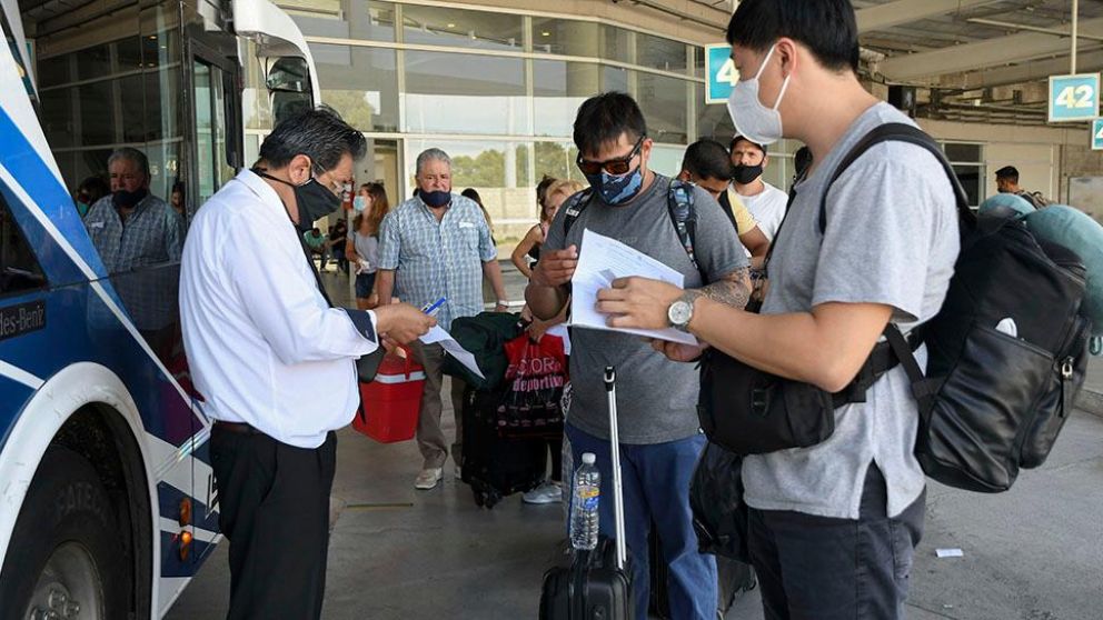 Primer día de vacaciones en la nueva Terminal Dellepiane de ómnibus. (Télam)