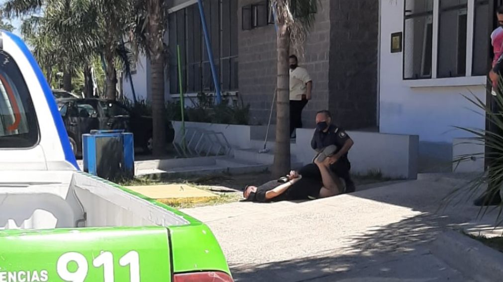 Así fue reducido el sujeto que era buscado por el asesinato a balazos de Alejandro Hernán Farías.